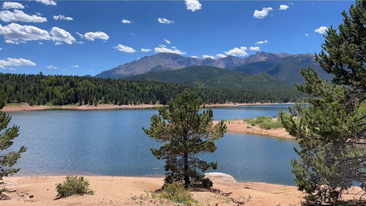 peytonayers21's tweet photo. Couple flicks from our time in Colorado Springs. 😁 #beauty https://t.co/7uMmDPURyS