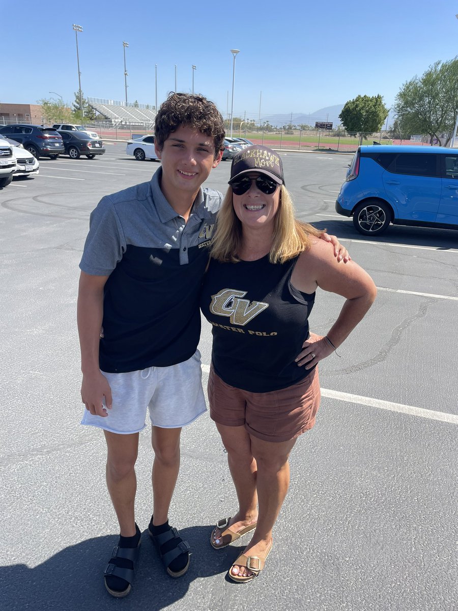 vicnric's tweet photo. The Blackhawks played Shadow Hills HS today and they won!! 🙌🏽🤽🏽‍♂️🖤💛 The team played well!! 👍🏽 Now they get ready for a home game tomorrow!! ☺️ I love making these memories!! ❤️ #ourcharliepiccolo #cvhsblackhawkswaterpolo #funtimes #goblackhawks https://t.co/L6H0XYiKoV