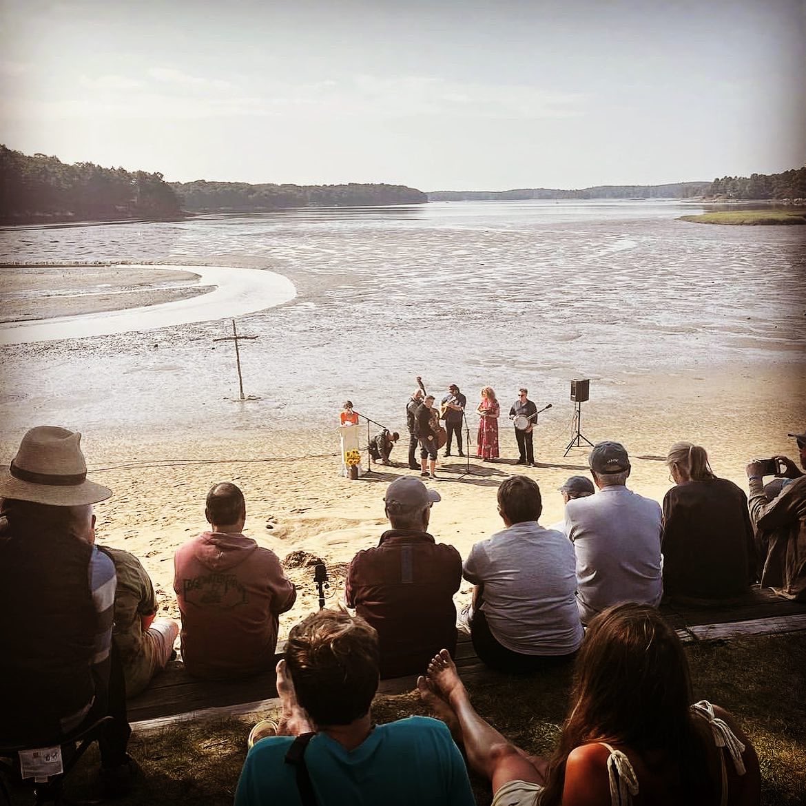 FiddlerBeckyB's tweet photo. Thanks to Candy Sawyer (@JennyBrookBG) for loaning B^3 her bass for Hulk to smash during the Sunday morning seaside service at the @thomas_pt_beach BG fest.
.
Great to see The Lang’s, too!
.
Brunswick @visitmaine 
.
#newengland #bluegrassmusic #fallvibes #festy #fun w #friends https://t.co/LVLMODX3hZ