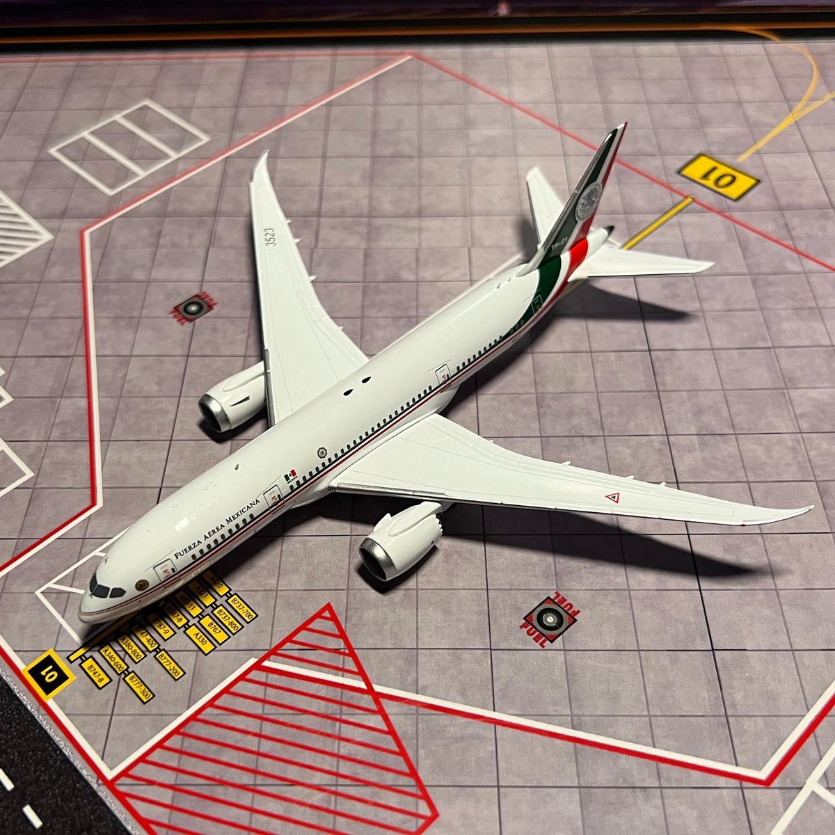 mmora01's tweet photo. #TP01 #XCMEX #FAM3523 #B787 #DreamLiner @ngmodelsglobal #400 #diecastcollector #diecastphotography https://t.co/OXGhbKj9jC