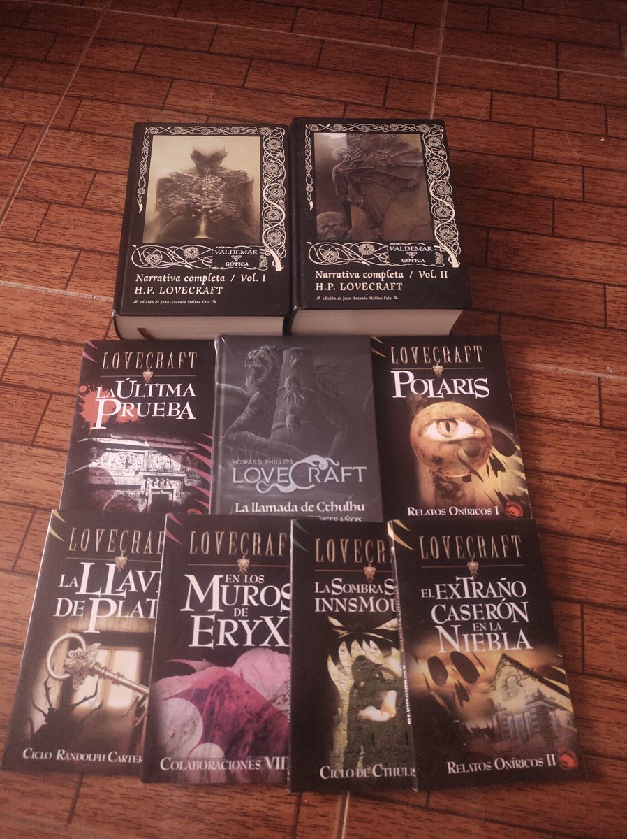 AFERNALUMROCIO's tweet photo. Colección Lovecraft 💀❣️#Lovecraft
#cthulhu #libros https://t.co/Z0pGm2awPu