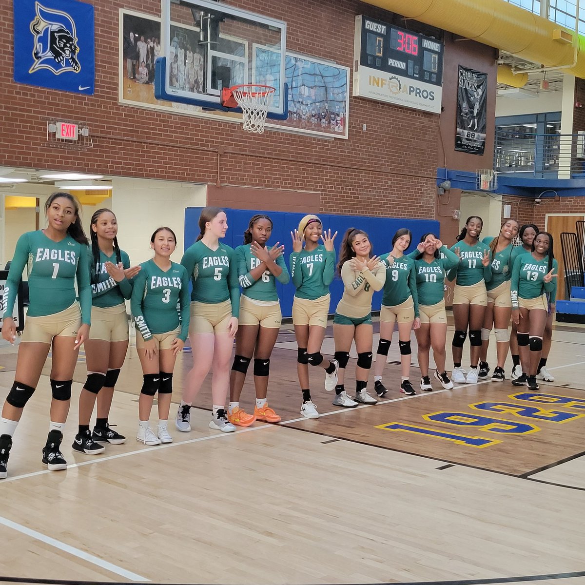 DLSdyme's tweet photo. Got that dub in our new jerseys tonight. My girls are 6-2. When you look good, you feel good, you play good. Idk if it's the sleeves or the eagle wings under the arm, but 🔥🔥
#SmithEagles 🦅💛💚🦅🏐🏐 https://t.co/tiZBUYJfDG