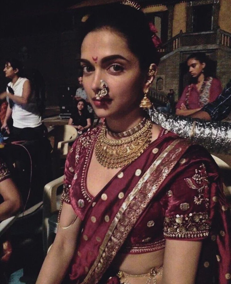 Here's a gorgeous throwback picture of #DeepikaPadukone from the sets of #BajiraoMastani. 💯