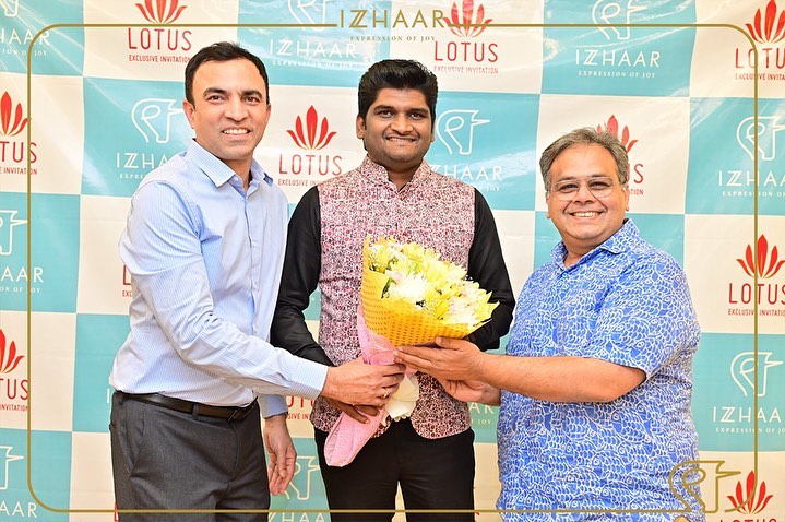 _Izzhaar's tweet image. Launched our brand-new studio in Chennai by teaming up with Wedding Vows for the event!
Weddingvows Founder &amp;amp; CEO, N Dakshinaa Murthy and Izzhaar Co-Founder, Anupam Bansal graced the launch event together.
Indeed, it was a dazzling event! 
.
.
#izzhaar #izzhaarchennai #newstudio