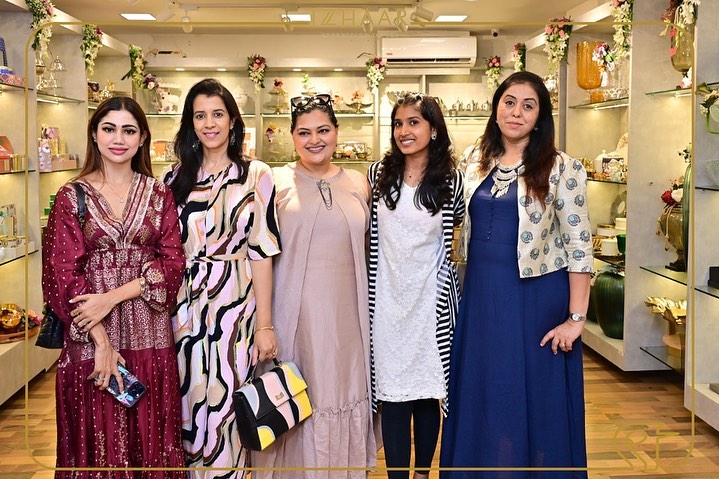 _Izzhaar's tweet image. Launched our brand-new studio in Chennai by teaming up with Wedding Vows for the event!
Weddingvows Founder &amp;amp; CEO, N Dakshinaa Murthy and Izzhaar Co-Founder, Anupam Bansal graced the launch event together.
Indeed, it was a dazzling event! 
.
.
#izzhaar #izzhaarchennai #newstudio