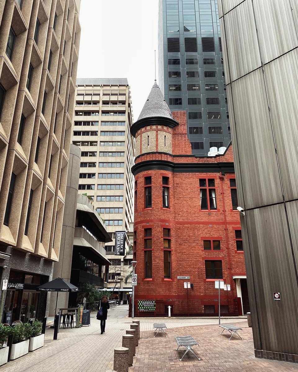 An anniversary for a stand out Federation era State Heritage Place in Adelaide. The Stock Exchange was opened #OTD  6 September 1901. A fine Edwardian building among unadorned towers, it is now the home to the RiAus)Science Exchange. On #KaurnaCountry.

📸 Zhenqi Yang