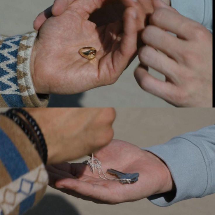 Klaudia928's tweet image. Henry: "I want you to have a part of me, until you can have all of me again." 
Alex: "Now we're even." 🥹❤️🤍💙
#RWRBMovie #RedWhiteAndRoyalBlue 
#alexandhenry