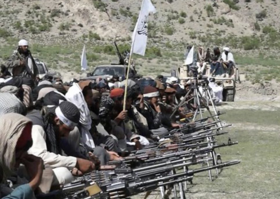 د چترال څخه تازه خبرونه.

ریپوسټ مو هېر نشي🔄

نن د ملاکنډ ولایت د چترال پوری مربوط حوزه کې د بمبوریت د جنجیرت په غره کی د تحریک طالبان پاکستان او پاکستاني فوځیانو تر منځ نښتی شویدي پدی نښتو کی د پاکستان د فوځ دوه پوستی د تحریک طالبان پاکستان د جنګیالیو لاس ته لویدلي دي چی مهمات