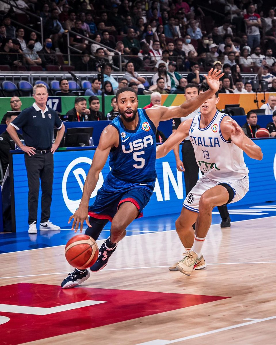 NBA_Indonesia's tweet photo. Team USA memenangkan pertandingan QUARTER-FINAL melawan Italy, aksi heroic dari #TyreseHaliburton #PaoloBanchero, #AustinReaves dan kawan-kawan berhasil membuat selisih score sebanyak 37 Poin.
#USA #Italy #FIBAWC x #WinForAll #NBA #NBAIndonesia #BasketballEvent #BasketIndonesia https://t.co/1mgz1xlb9p