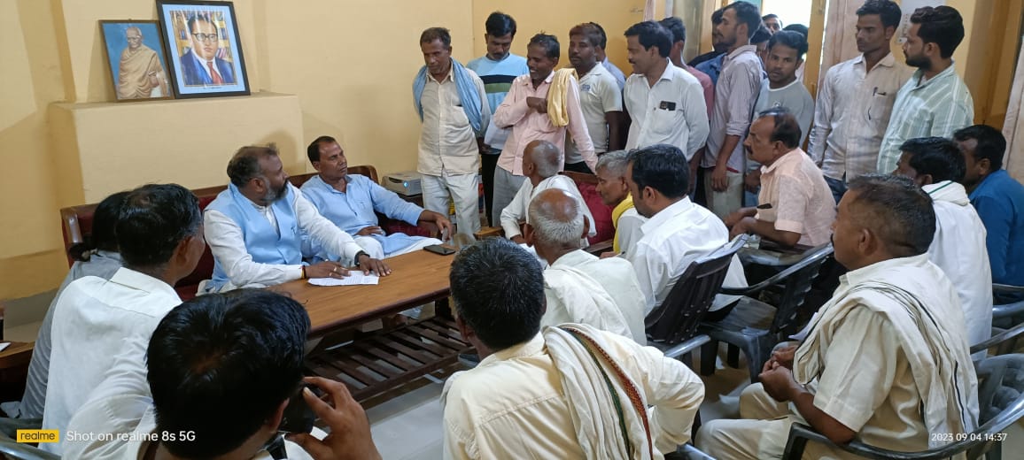 HARIPRAKASHVE13's tweet photo. जनता जनार्दन से विधानसभा क्षेत्र 132 जलालाबाद जनपद शाहजहांपुर में पीडब्ल्यूडी गेस्ट हाउस में जन समस्याओं को सुनकर निस्तारित करने के निर्देश संबंधित को दिए https://t.co/U8L3WZeS3W