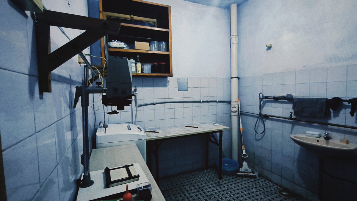 用老房子自己改的暗房
胶片冲洗方可以了