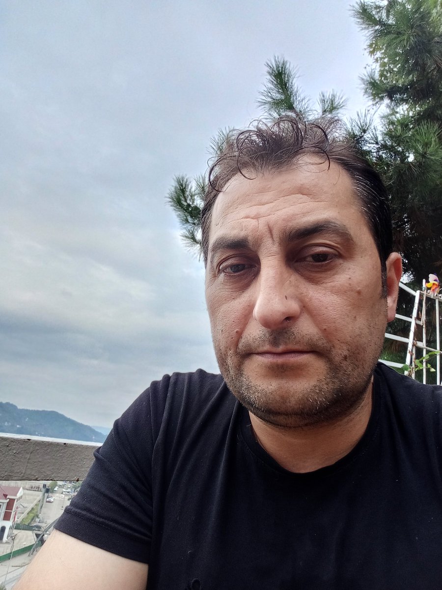 Denetimli Serbestlik için 
Bekliyorum 
Sabahın saatleri, adalet aradık hükümlü olduk, 
Şahsıma değil, Acımasızca canına kıyılan yavrumuzun adaletini aradım. 
Katiller serbest devlet katili hatırlı saydı hatırlı
Devlet Adalet arayan babayı hükümlü kıldı, susman gerek diye 
Asla