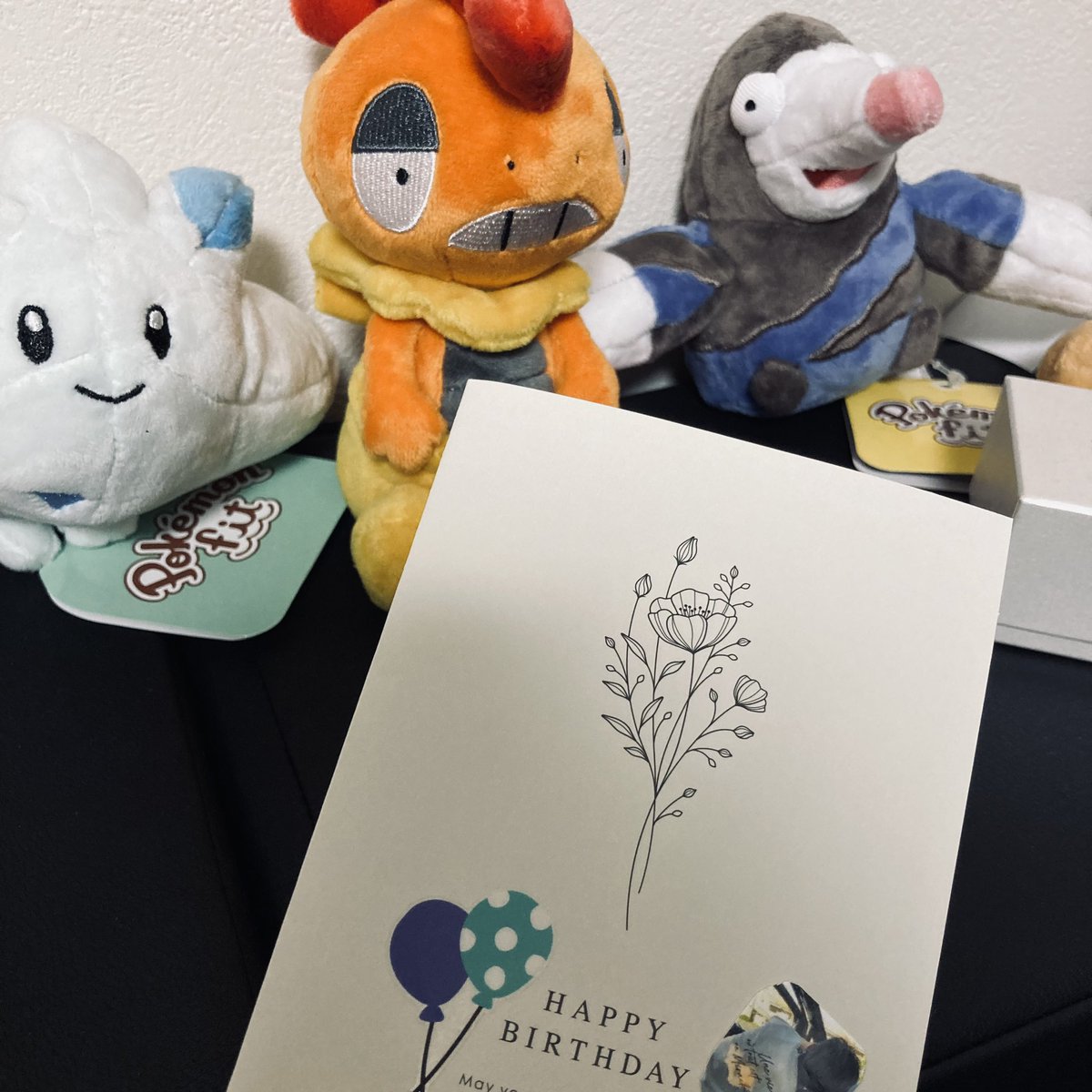 Bordeaux1322's tweet photo. こそこそ進めていた誕生日サプライズ成功☺️この1年また一緒に楽しむぞ☺️☺️ https://t.co/Lu6YvDp7Cp
