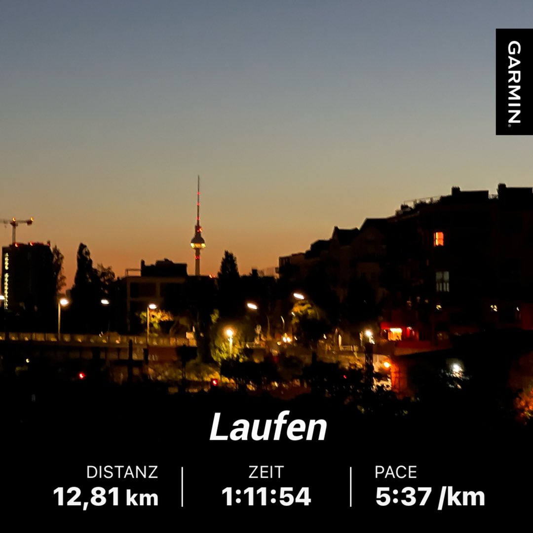 MorelliSally's tweet photo. Moin Moin 👋 vom Früh-Morgen-Lauf 13°C ☀️. Schön in den Sonnenaufgang gelaufen. 🦇 war auch noch unterwegs. Von 6 🏃 haben 3 zurück 👋. Jetzt den Wochenteiler geniessen. #earlybirdrun #nevernotrunning https://t.co/wt25jGRomX