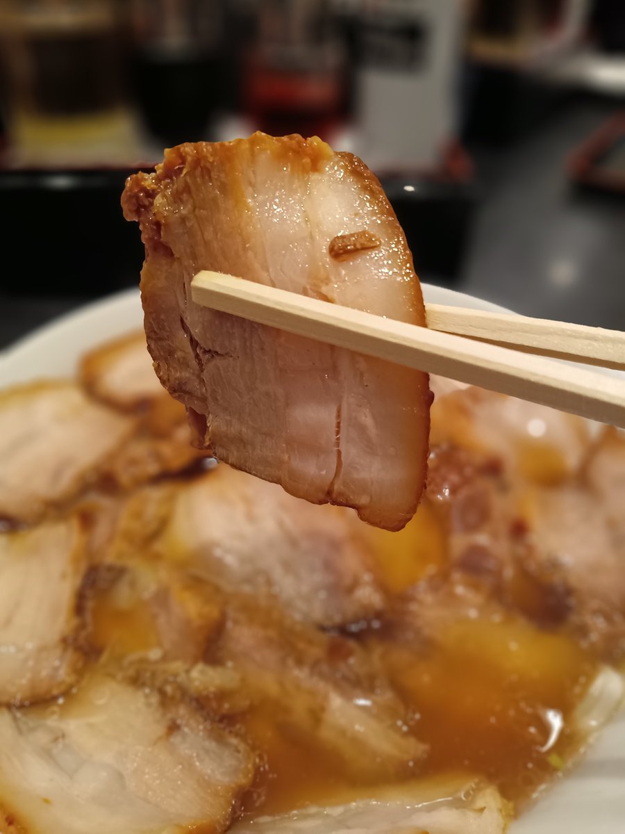 st_panda's tweet photo. まだ、都内。
#坂内食堂
ラーメン食べた。
#焼豚まみれ祭り

中途半端な時間が出来た。
バイク移動なので、夕方の雨も気になるから、早めに帰ろうか。。

いや、買い物あったような。
現金無いから、ATM探して？

面倒くさいなぁ

体力、気力もない https://t.co/CQqFCY7Zk5