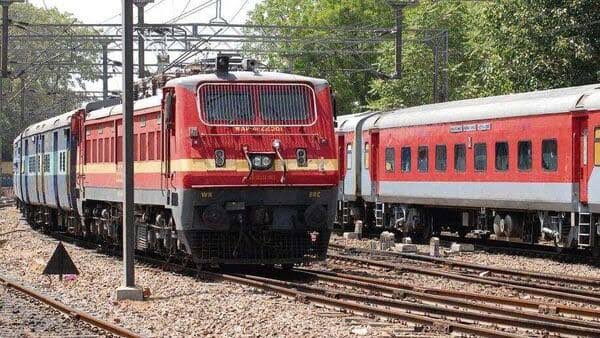 हर हर महादेव 🙏 Starting from 11th September with its inaugural service, enjoy direct train services between Veraval (Gujarat) to Banaras /Varanasi (UP) and soak in the divinity of both the places. Departure from Veraval Every Monday Departure from Varanasi Every Wednesday…