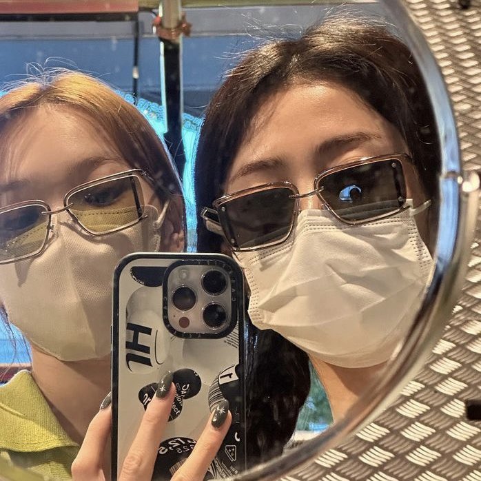 ⋆ tweet media