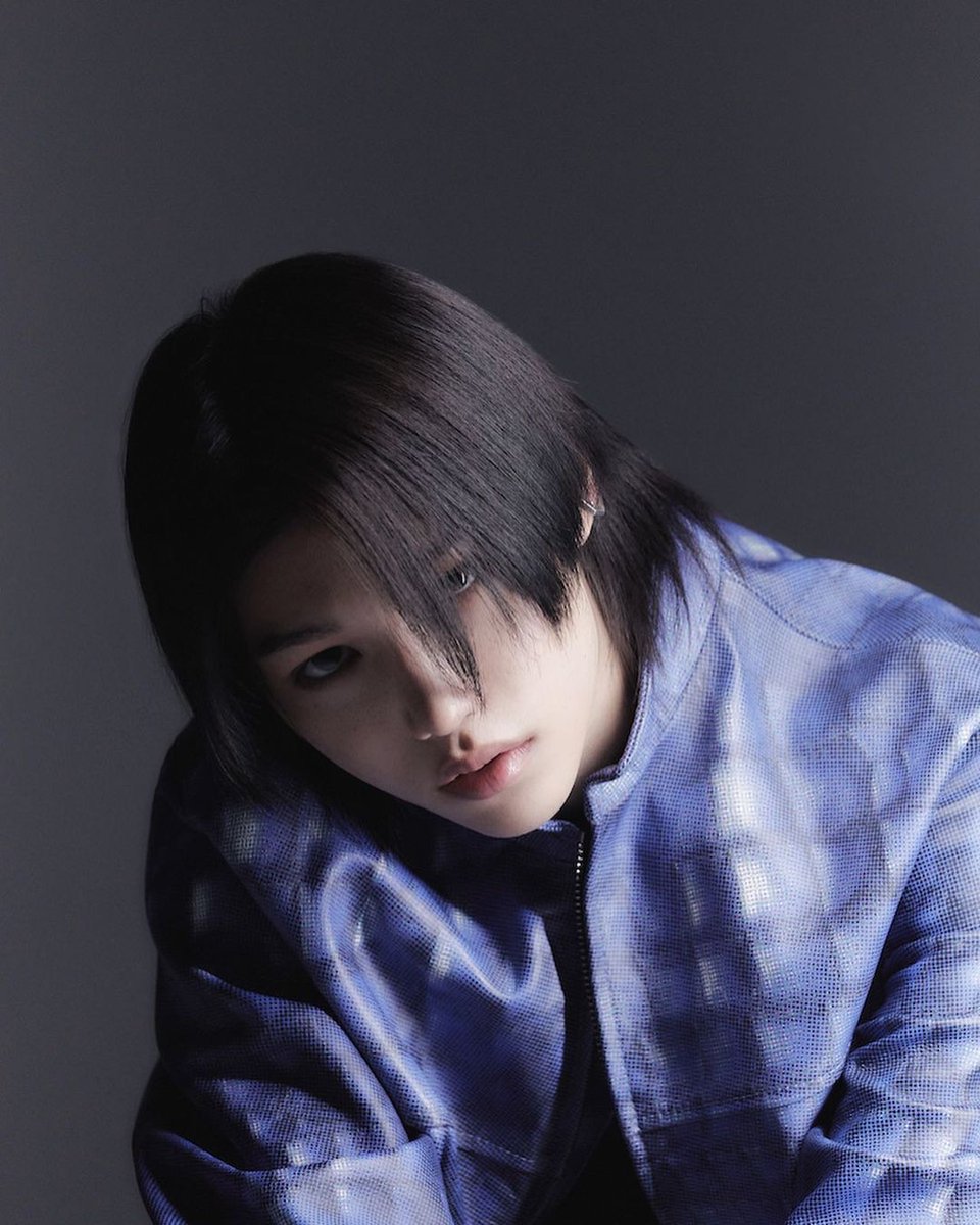 viraltakes's tweet image. Felix will be attending the Louis Vuitton show at Paris Fashion Week on 2nd October.