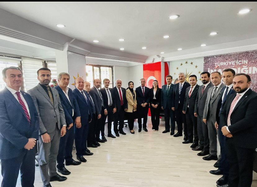 Sevilen sayılan değerler olan yol arkadaşlarımı Hakkari Ak parti il yönetim kurulu nu canı gönülden kutluyorum.Allah güzel hizmetler nasip etsin. <a href="/RTErdogan/">Recep Tayyip Erdoğan</a> <a href="/KayaZeydin/">Av. Zeydin KAYA</a> <a href="/AliYerlikaya/">Ali Yerlikaya</a>