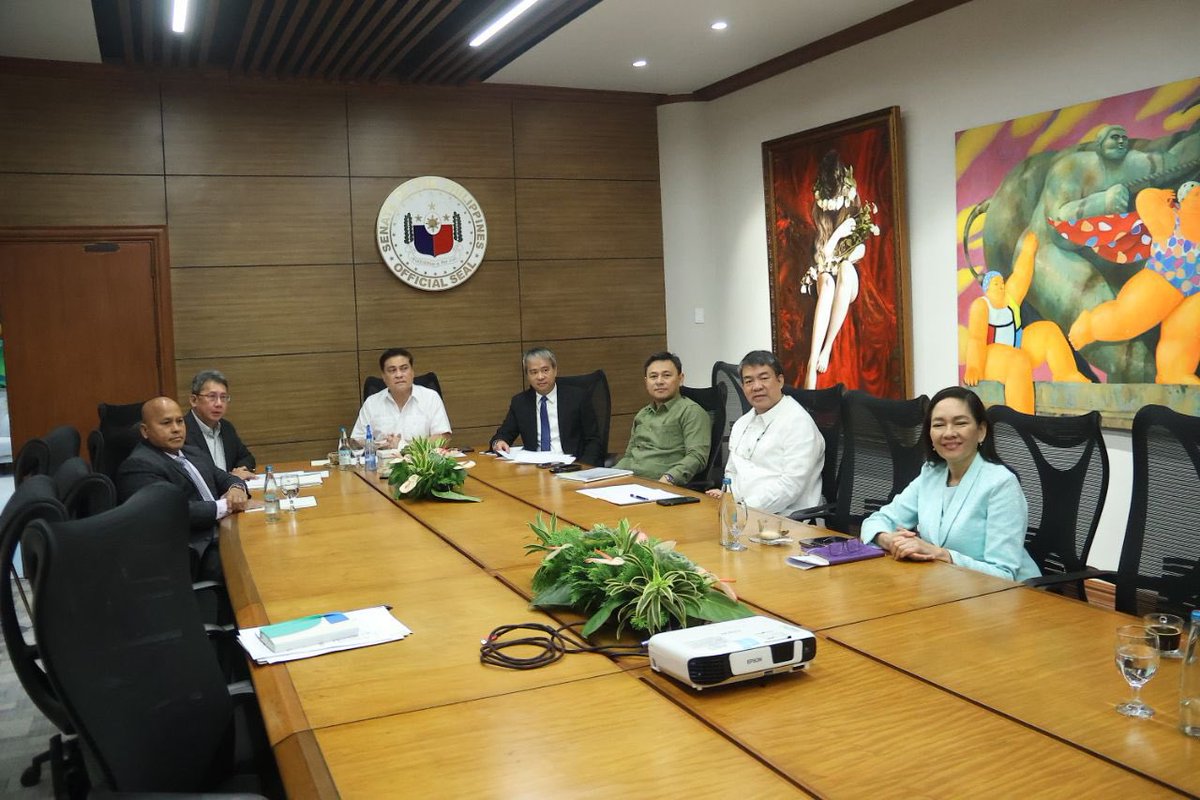 senatorjoelv's tweet photo. Nagkaroon po tayo ng maagang pagpupulong kasama ang Senate select oversight committee para matiyak ang wastong alokasyon at paggamit ng intel at confidential funds ng gobyerno 🙏 #WorkWorkWork
#EmpleyadoSaSenado
#Tesdaman
#MAJOel https://t.co/uxiqn7ifBm