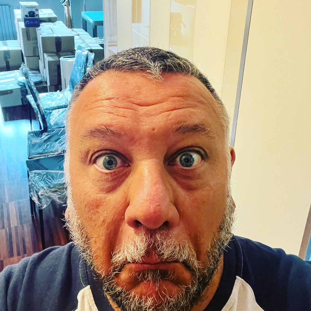 maxkava's tweet photo. #kavaface trasloco edition https://t.co/yL4NQs8mKJ