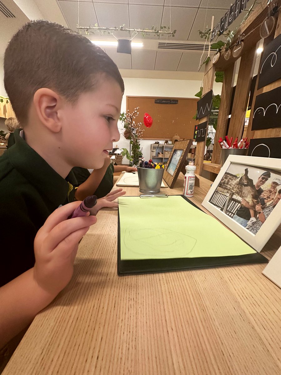 ArborFoundation's tweet photo. #ButtercupClass loved talking all about their families with Mr. George this morning! 👨‍👩‍👧‍👦 https://t.co/Vw14x92hCC