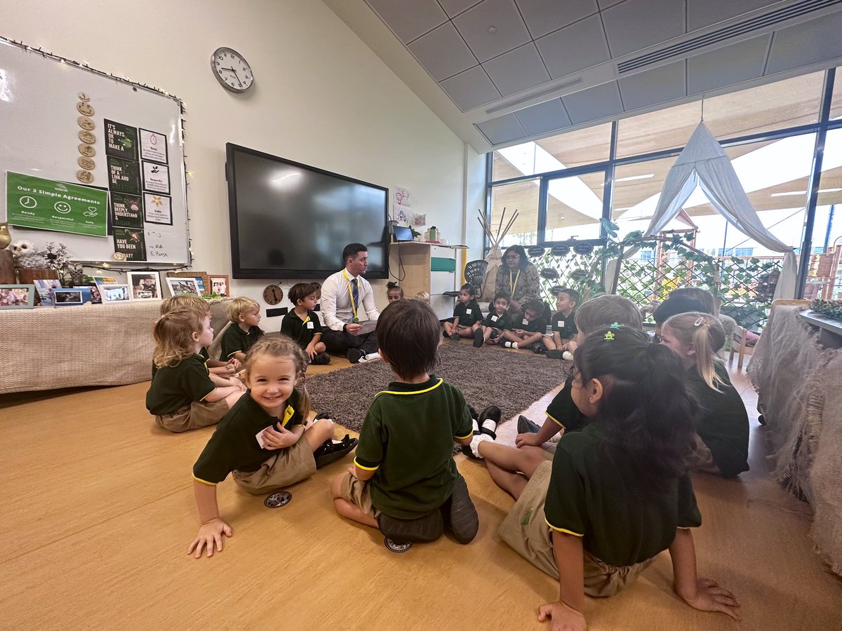 ArborFoundation's tweet photo. #ButtercupClass loved talking all about their families with Mr. George this morning! 👨‍👩‍👧‍👦 https://t.co/Vw14x92hCC