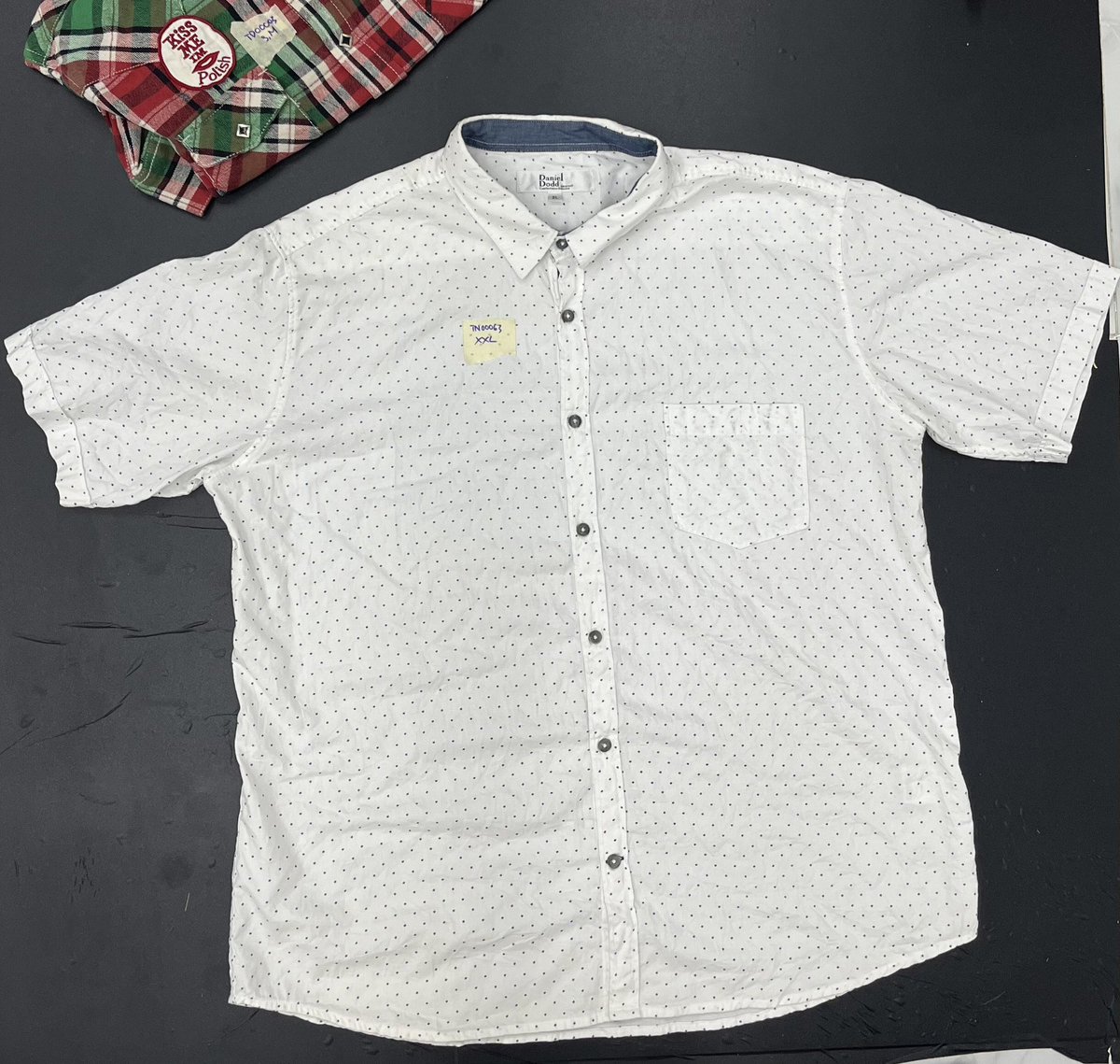 tongvuong04's tweet image. Phong Cách Tự Nhiên**: Áo sơ mi secondhand thường có kiểu dáng và chất liệu độc đáo, tạo nên phong cách riêng biệt và không bao giờ lỗi mốt. Bạn sẽ không gặp ai mặc cùng một chiếc áo với bạn.
#AwamKaArmyChief #2hand #SOMI