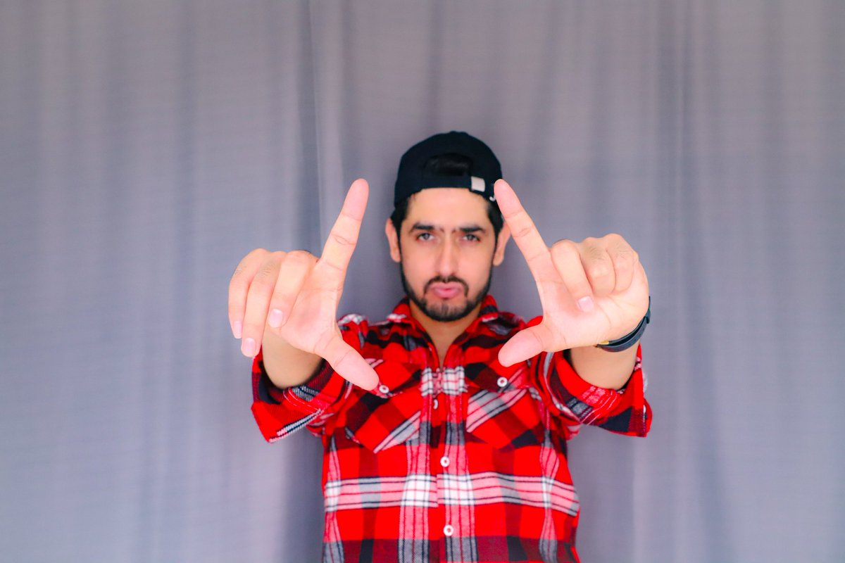 RahulPatyal9's tweet image. Dekh rha hu mai 📷🫣
.
#rahulpatyal 
#modelface #model #modelshoot #shooting #modeling #modelsearch #delhimodel #mumbaimodels #portfolio #portfolioshoot #stylefashion #style #eyelook #sideprofile #chandigarhmodels #looks #faceoftheday #handsomeboy #cutemodel #handsome #menstyle