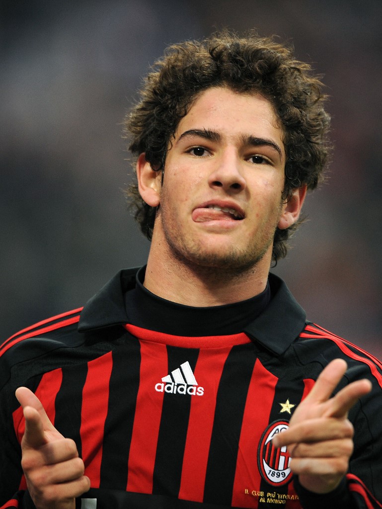 Este tuit se contesta con un jugador que pensaste que ganaría el Balón de Oro y, al final, nunca terminó por explotar todo su potencial.

Empezamos nosotros: ALEXANDRE PATO.