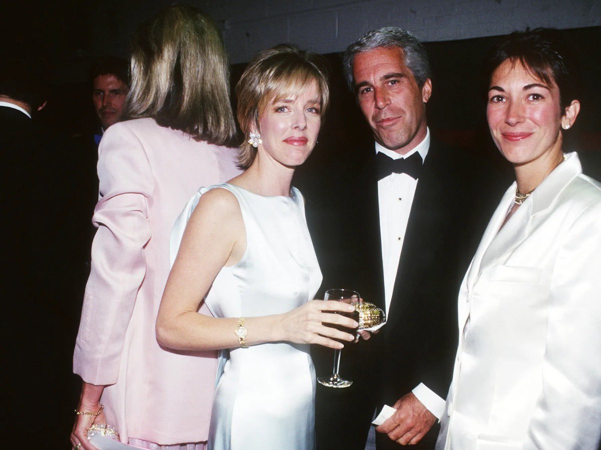 Meet Lynn Forester de Rothschild.

She is of the Rotschild family.

The de Rothschilds had business-related meetings with Epstein from 2013 to 2019.

They previously denied it, and made false statements in public.

Here is a rare picture of them together.