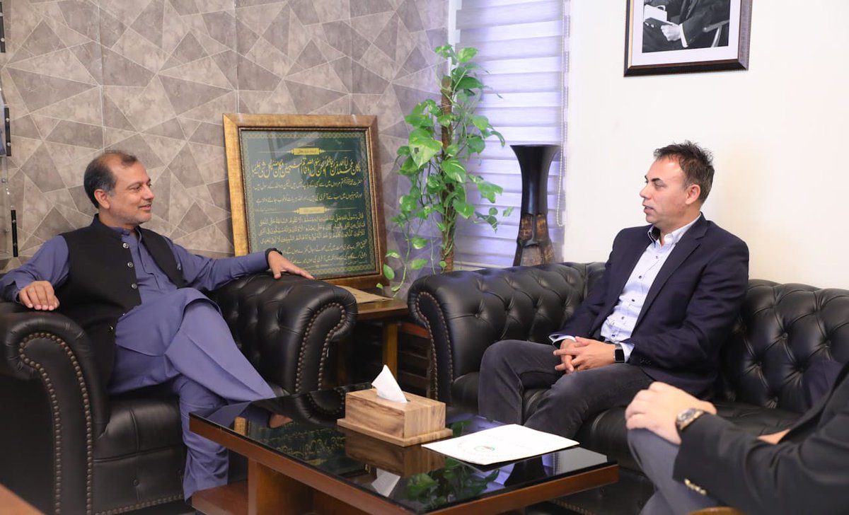 PFAHQOfficial's tweet photo. Acknowledging the efforts of Punjab Food Authority to curb menace of adulteration, representatives of multinational carbonated drink company visited headquarters of authority to express their appreciation for rooting out adulterated counterfeit beverages.

#PFAawards 
@CS_Punjab https://t.co/y2XCqLiQl6