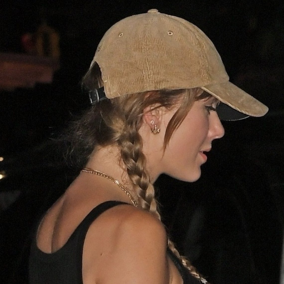 swifferupdates's tweet image. 📸| A closer look at @taylorswift13’s new piercings!