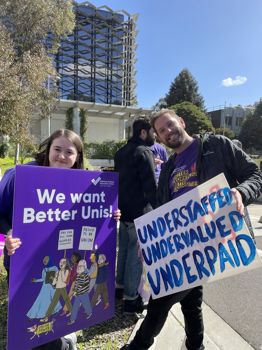 DamienCahill8's tweet photo. Some of the awesome @NTEUnion members taking industrial action today at Monash Uni for #betterworkplaces and a #betteruni #MonashStrike https://t.co/ph8Ov0dhgO