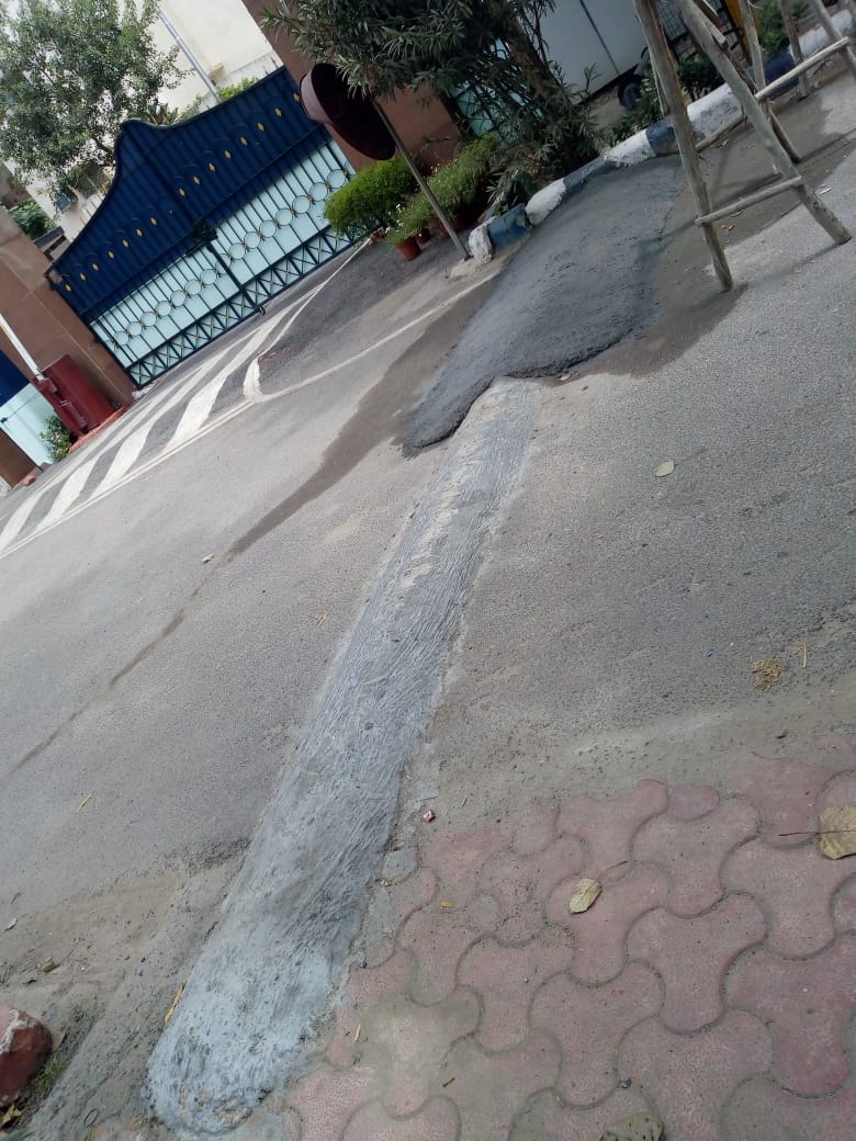 welfare_52's tweet photo. @CeoNoida जी, Sec-52 नोएडा में कोस्ट गार्ड अपार्टमेंट के सामने रोड को ब्लॉक कर दिया है, जरूरत से ज्यादा ऊंची अवैध स्पीड ब्रेकर बनाया है जिससे गाडियां क्षतिग्रस्त हो रही है।दुर्घटनाएं हो रही हैं,इस संबंध शीघ्र सकारात्मक अति आवश्यक हैl @noida_authority @myogiadityanath @CMOfficeUP https://t.co/PTk1TxwqSw