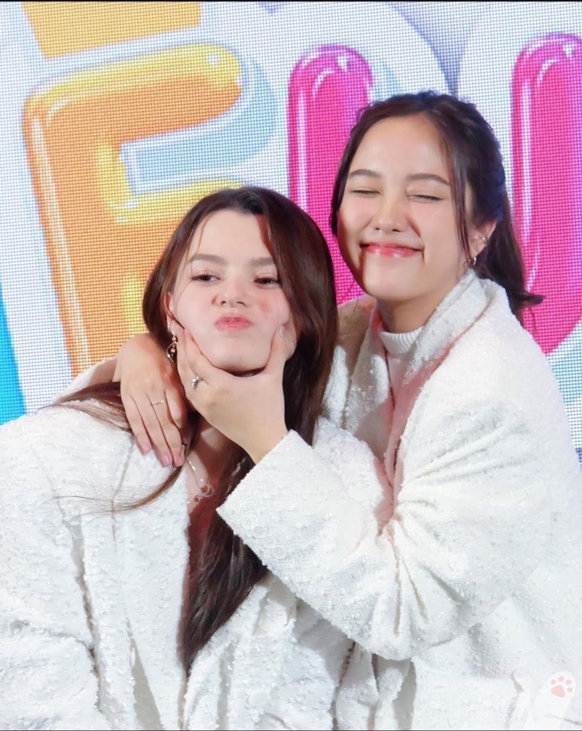 Freenbecky_Xuan's tweet photo. I wish all the best for both of you. Pray to stop all the hates you are receiving, you should deserve better

FREENBECKY CHEERS!
#FavPicsWithFreenBecky

LOVING FREEN 4EVER
#besideFreenAlways

WHAT WE KNOW IS ENOUGH
#BelieveInFreenBecky

Be My Love Freen
#LoveConfessionToFreen https://t.co/w6jPapz2MV