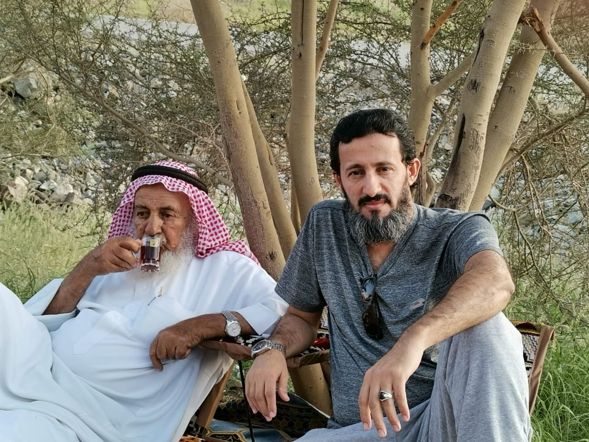 1alelyani's tweet photo. عمي الشيخ الفاضل سعيد بن سعد العلياني حمامة المسجد الحكيم العارف الكريم الباذل صاحب الأيادي البيضاء والأخلاق الحسنة تقي نقي يحبه الجميع هو نور قريتنا الجميلة خاض تجربةً جميلة في #الأردن ثم بقي دهراً من الزمان في #الطائف ثم استقر في نهاية المطاف في #البشائر هو في الحياة عندي مدرسة https://t.co/tG0HppaBp1