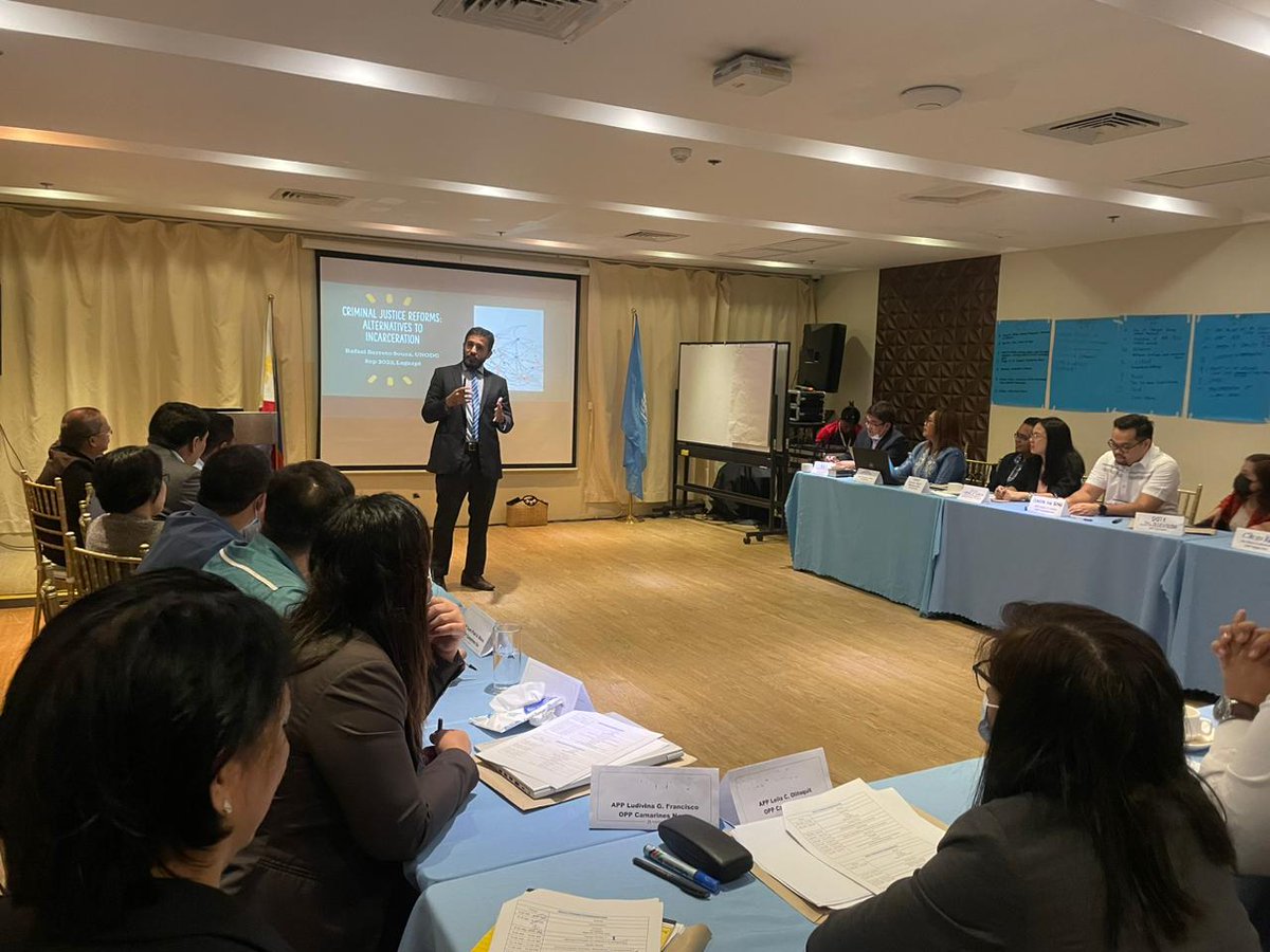Rbarreto1s's tweet photo. 🕵️‍♀️🔍 @UNODC_SEAP weighs in on 12th course on Investigation &amp; Prosecution of Drugs #Legazpi 🇵🇭. 24 prosecutors from Region V discussed alternatives to pretrial detention, #custodialhearings, non-cash #bail &amp; innovative solutions to drug cases 
#UNJPHR #DrugReform #TokyoRules https://t.co/5CdimSDC1B