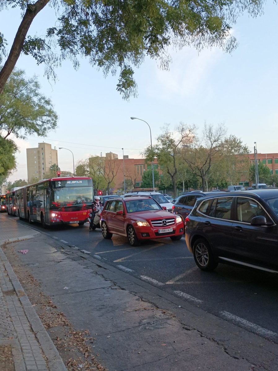 Jesús Peña Mellado (@jesuspem17) on Twitter photo Atascos enormes que se forman en avenida de Llanes con Carretera Carmona a primera hora de la mañana. Más de 10 minutos para avanzar 30 metros, todo porque hay 3 semáforos seguidos mal coordinados que hacen imposible avanzar en cuanto hay varios coches <a href="/jlsanzalcalde/">José Luis Sanz</a> Atascos enormes que se forman en avenida de Llanes con Carretera Carmona a primera hora de la mañana. Más de 10 minutos para avanzar 30 metros, todo porque hay 3 semáforos seguidos mal coordinados que hacen imposible avanzar en cuanto hay varios coches <a href="/jlsanzalcalde/">José Luis Sanz</a>