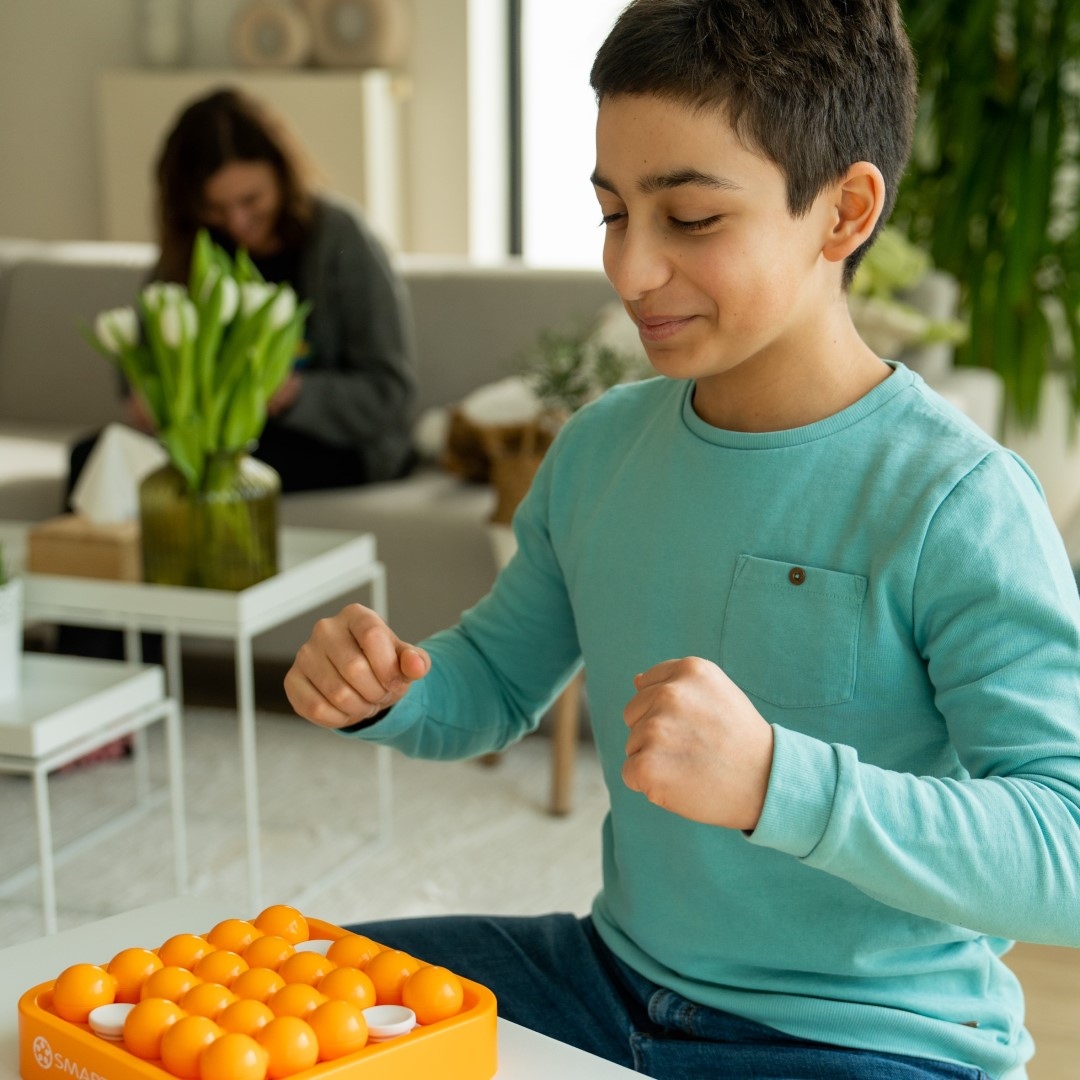 IQ Mini XXL: Challenge yourself, friends, and family for even more fun! Find extra challenges, hints, and all solutions online.🧡 
l8r.it/Knb1
.
.
.
#smartgames #iqminixxl #playitsmart #iqgames #xxlgames