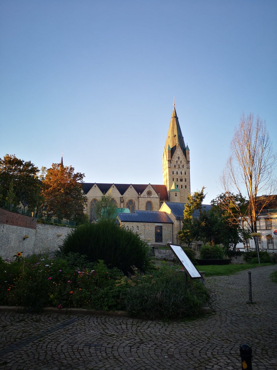 Auf dem morgendlichen Weg zur TEI-Konferenz in Paderborn. Nach der gestrigen Keynote geht's heute fulminant los. <a href="/teimec2023/">Joint MEC and TEI Conference 2023</a>