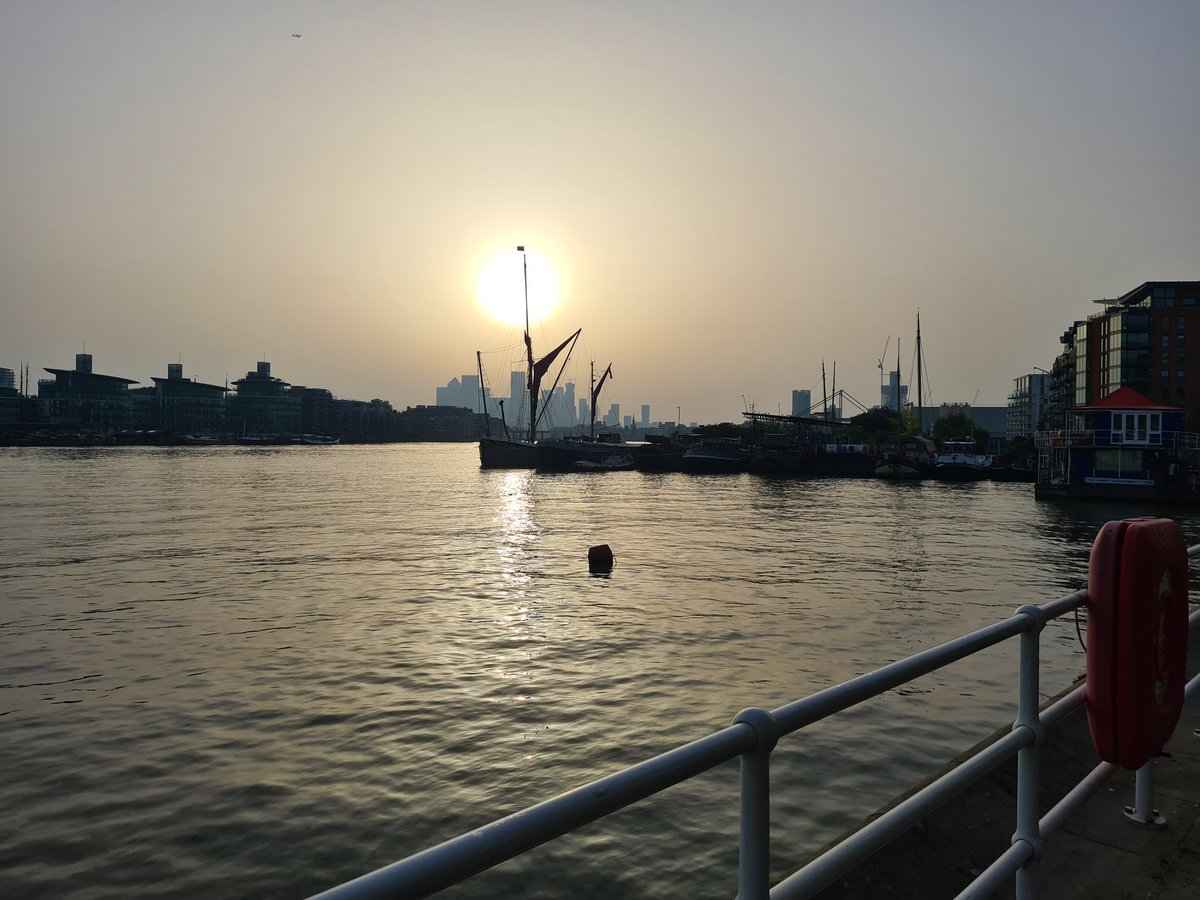 Sunrise in the Pool of London.  Nice.