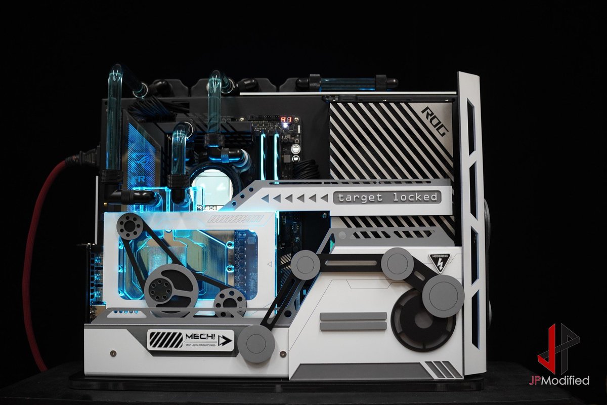 ThermaltakeInc's tweet photo. Show of hands: Who else loves this scratch build?🙌
Made by @jpmodified on IG featuring our custom liquid cooling components!
#Thermaltake #TTLCS #pcgaming https://t.co/l0H12TgRNp