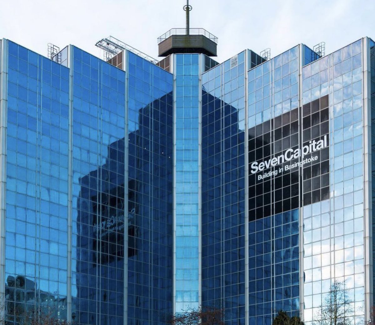 IndAbs01's tweet image. Glass window vinyl install #vinylgraphicsinstall #vinylsign #signage #signagesolutions #ropeaccess #ropeaccesstechnicians