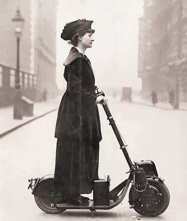 MAEGHTYoyo's tweet photo. Londres, en 1916 !
.
#Trottinette #Velo #Paris #Patinette #Urbanisme #Traffic #Jamtraffic #Embouteillages https://t.co/nrxMctcfGt