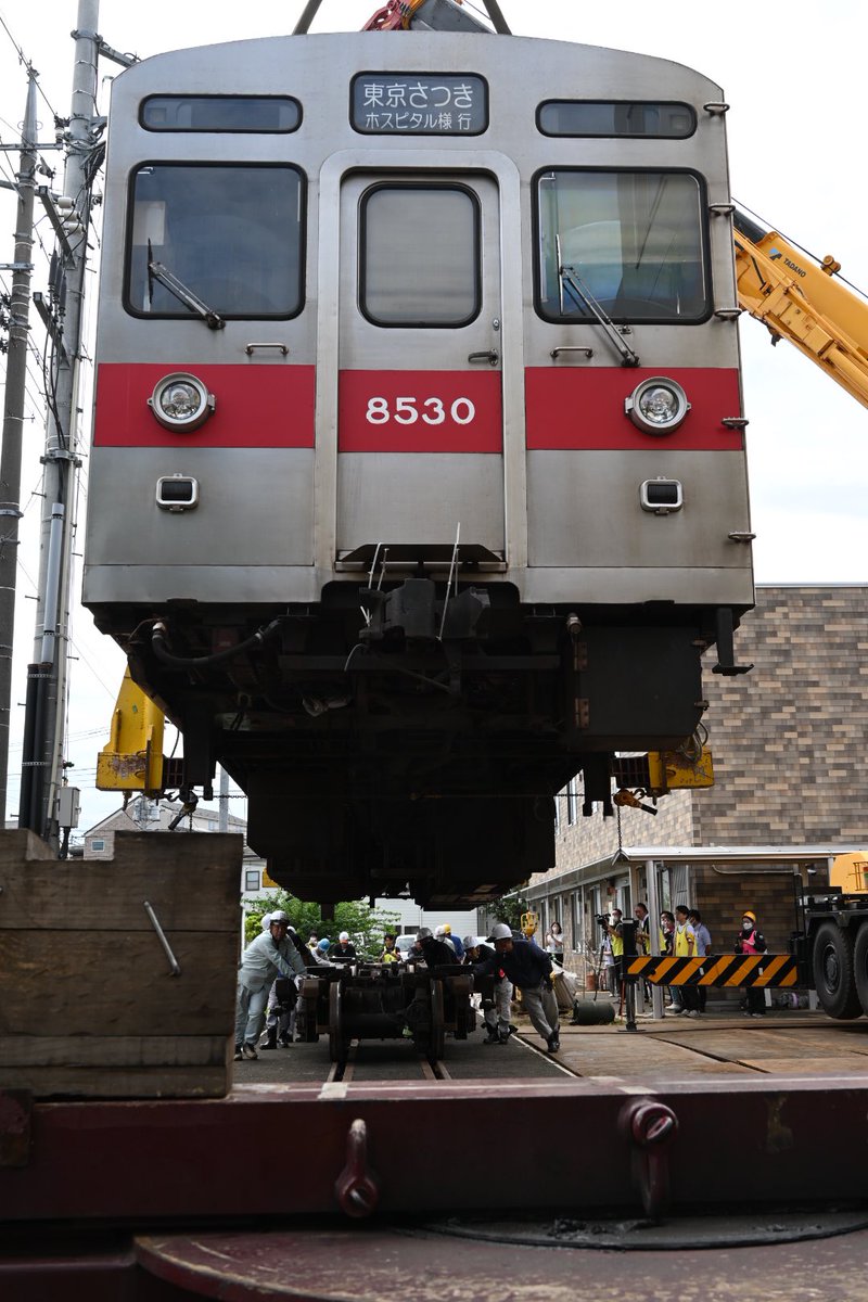 umayatrans's tweet photo. 2023年9月6日未明〜

東急8500系8630F 10号車デハ8530
#東京さつきホスピタル　

譲渡〜静態保存(一般公開)
に伴う陸送〜設置

#東急8500系 #8630F #東京さつきホスピタル #電車がある精神科病院 https://t.co/fEmqInqFQy