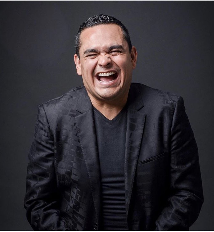 rafaramirezmx's tweet photo. “No pongas tu felicidad en manos de nadie. Depende de ti. Lo demás es complemento” #rafaramirez #comediante #elprincipedelarisa #standupcomedy #lavidatedasorpresas #risoterapia #humor #linguililinnn 🎭 https://t.co/9voKxRyGSJ