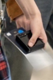 hoonwoncloud's tweet image. ni-ki is now a samsung user y’all 😭😭😭