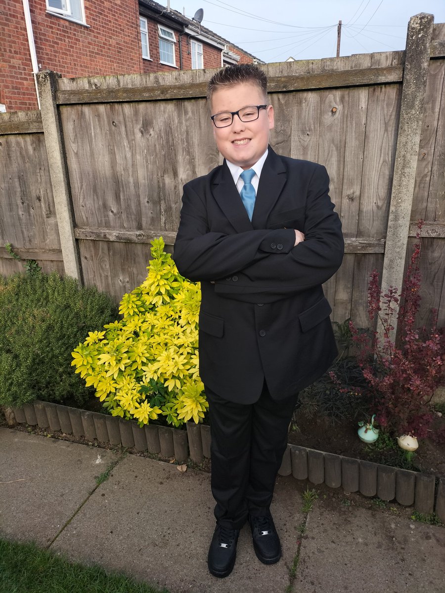 JasonCrane272's tweet image. We miss mummy loads but she would be proud of him, just getting on with life and excited to his first day at high school. Good luck 'mini me' you will smash it🙌🙌🙌 #nextstep #firstdayofhighschool
