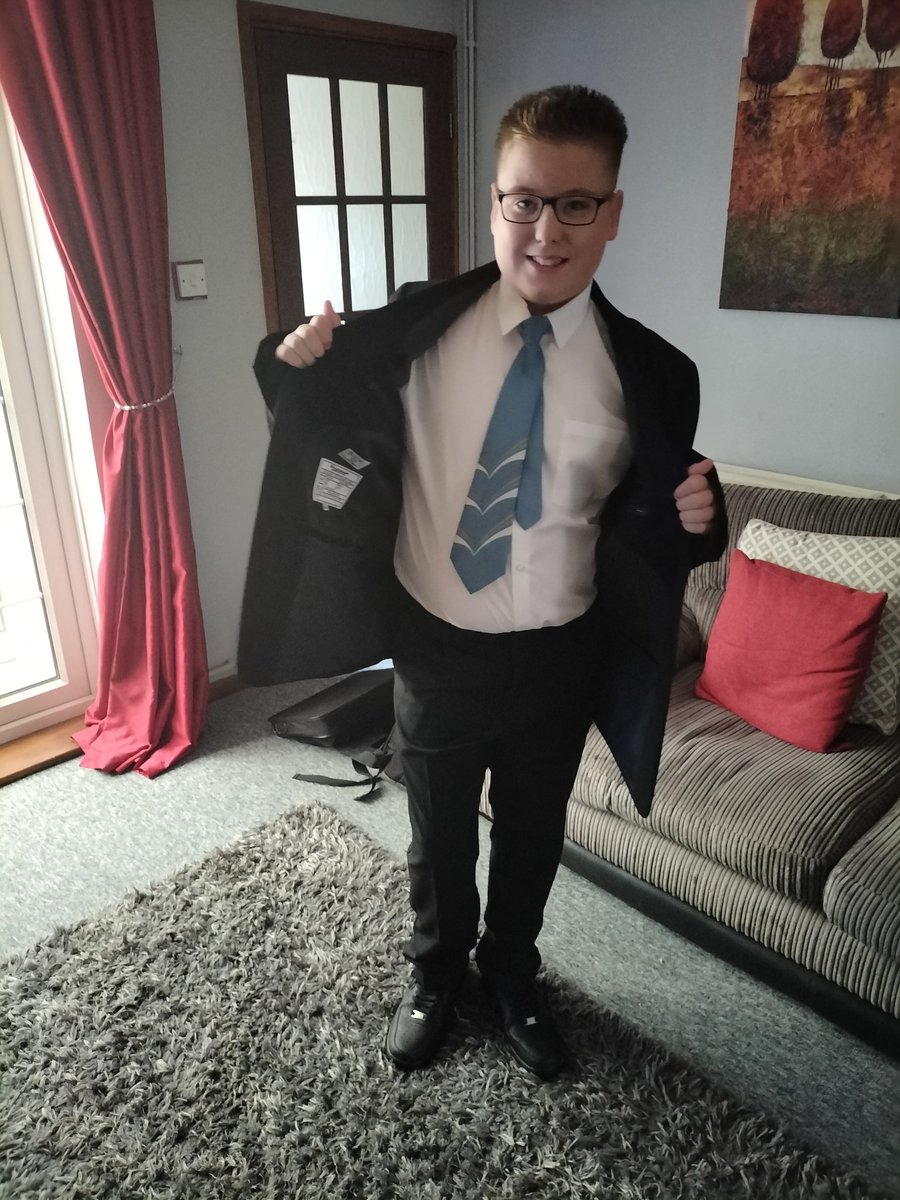 JasonCrane272's tweet image. We miss mummy loads but she would be proud of him, just getting on with life and excited to his first day at high school. Good luck 'mini me' you will smash it🙌🙌🙌 #nextstep #firstdayofhighschool